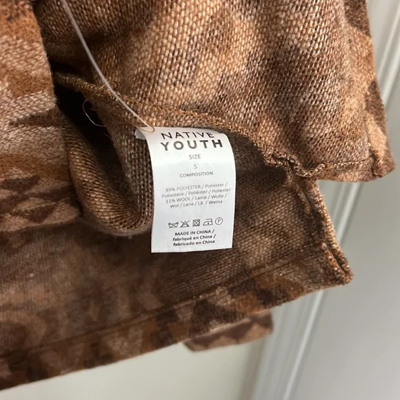 Native Youth Aztec Pattern Shacket Size Small - Picture 6 of 9